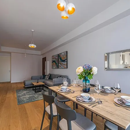 New 3 Bedroom Mailbu