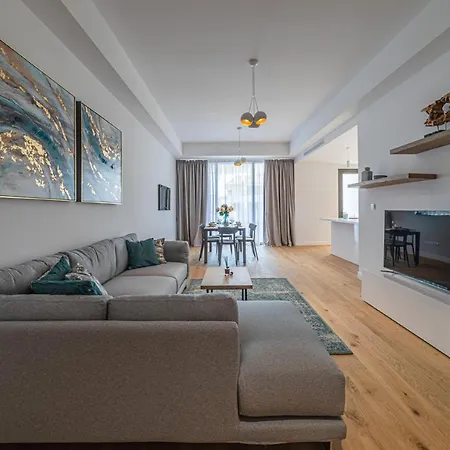 New 3 Bedroom Mailbu *