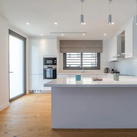 New 3 Bedroom Mailbu Apartment *