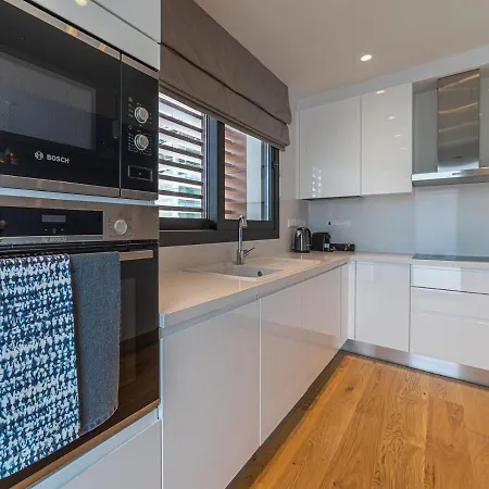 New 3 Bedroom Mailbu